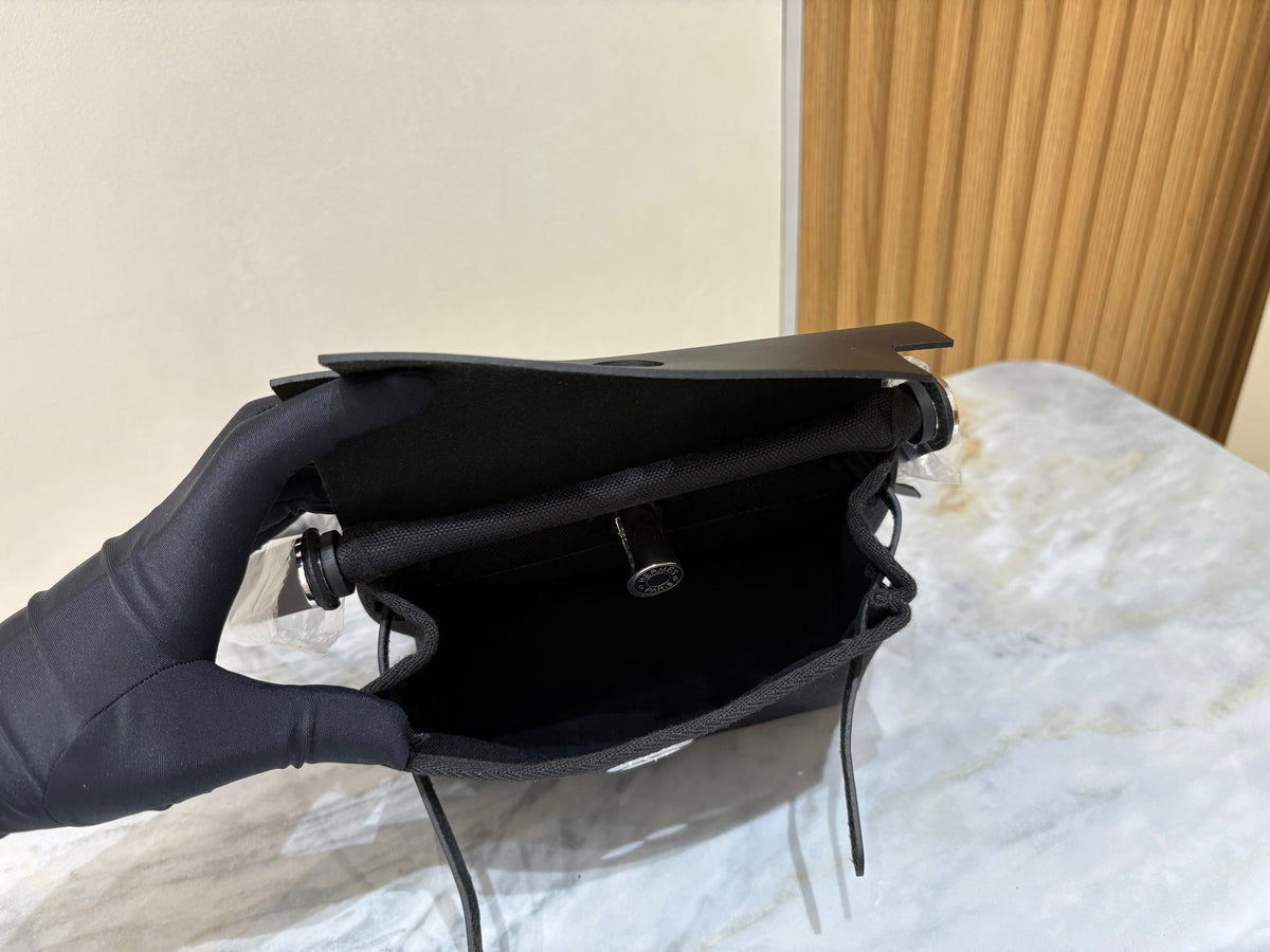 High-end Hermes 2026 Herbag Zip 21.5cm Black Saddle Leather And Canvas
