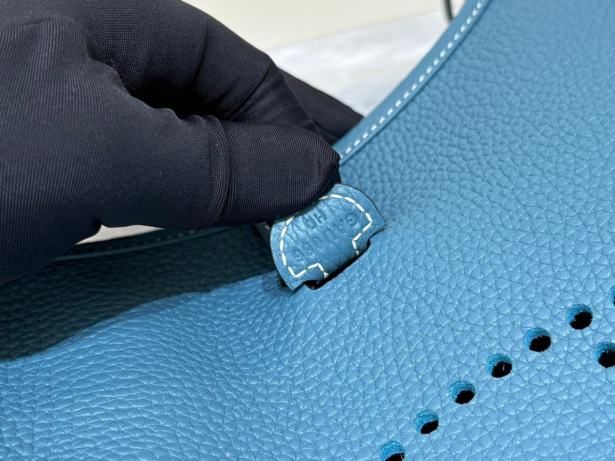 High-end Hermes 2026 Evelyne Bag 23cm Taurillon Clemence Leather
