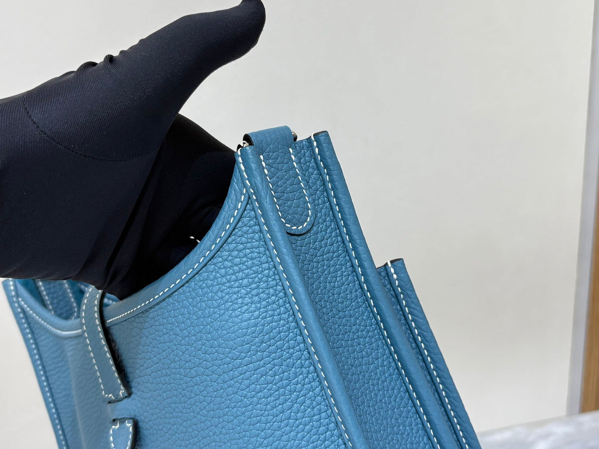 High-end Hermes 2026 Evelyne Bag 23cm Taurillon Clemence Leather