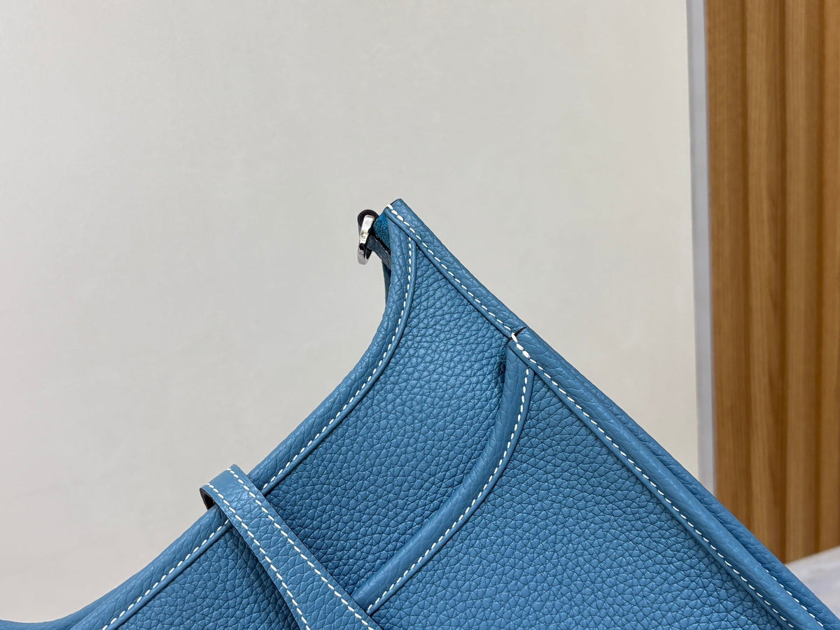 High-end Hermes 2026 Evelyne Bag 23cm Taurillon Clemence Leather