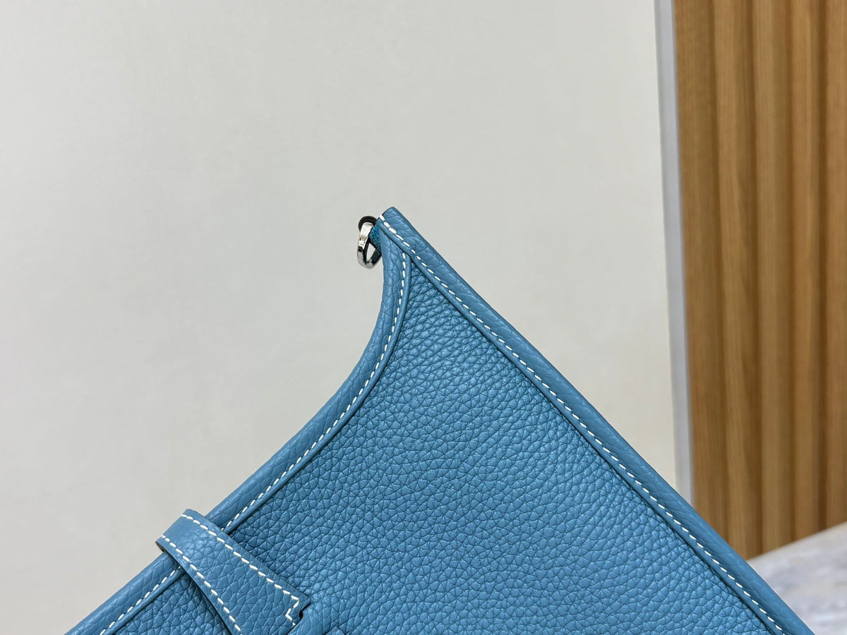 High-end Hermes 2026 Evelyne Bag 23cm Taurillon Clemence Leather