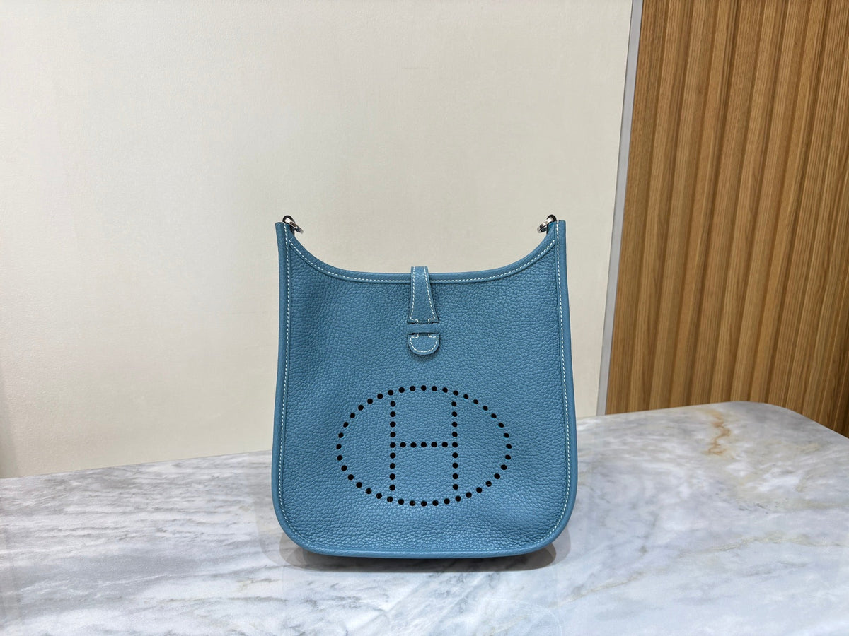 High-end Hermes 2026 Evelyne Bag 23cm Taurillon Clemence Leather
