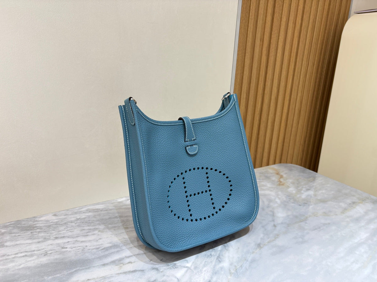 High-end Hermes 2026 Evelyne Bag 23cm Taurillon Clemence Leather