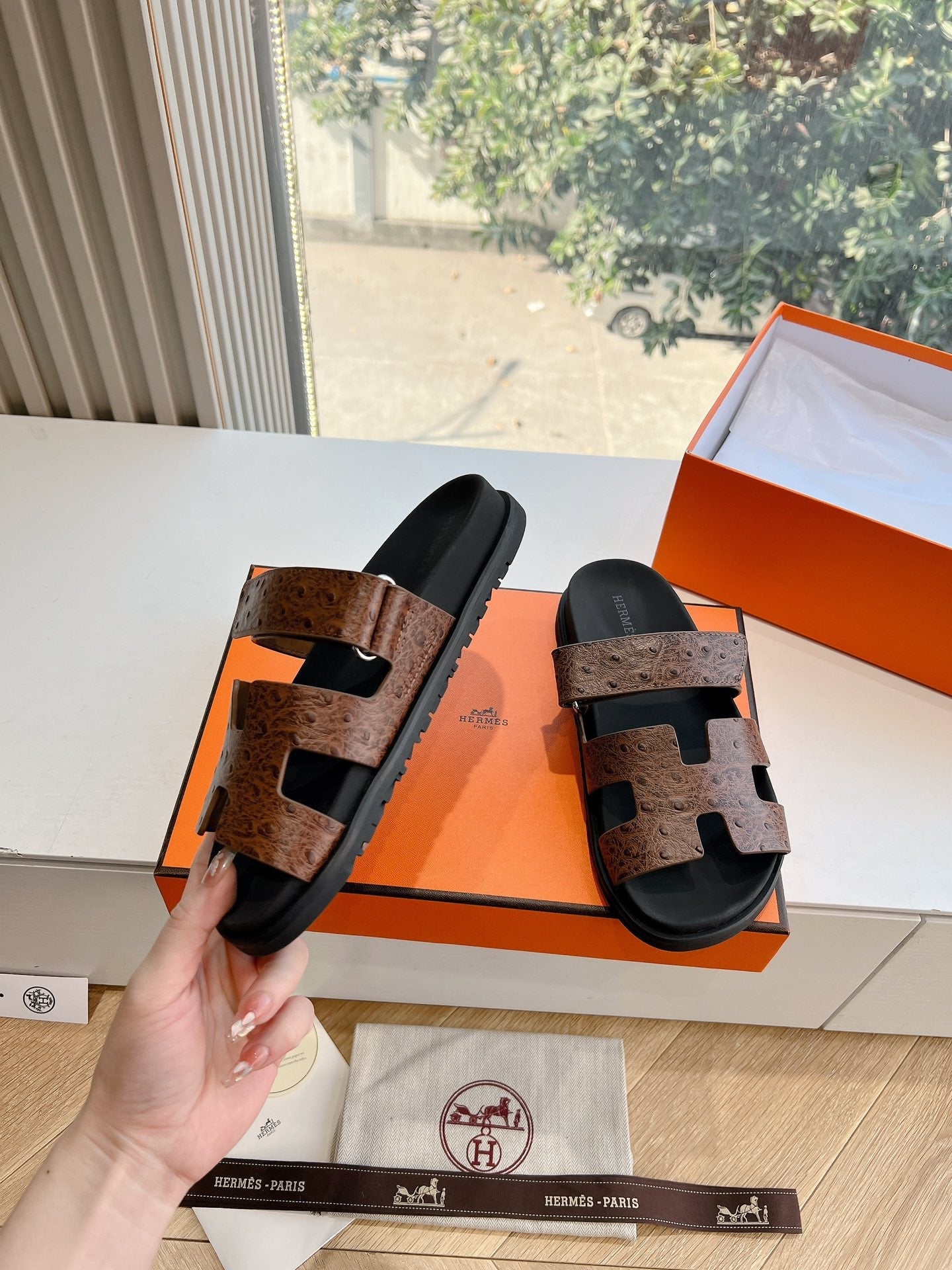 HM Chypre Sandal Walnut Brown Ostrich Leather 202803