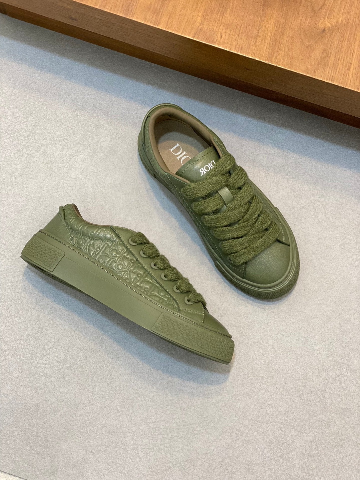 CD B33 SNEAKER PINE EMBOSSED CALFSKIN