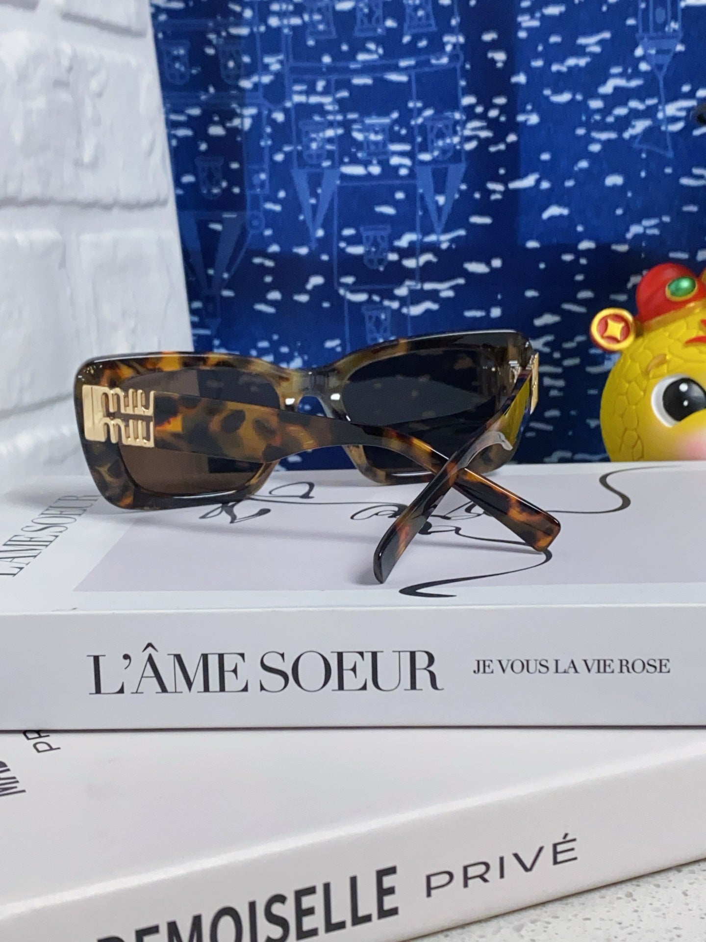 GLIMPSE SUNGLASSES 558347 IN HAVANA ACETATE GOLD EMBOSSED LOGO