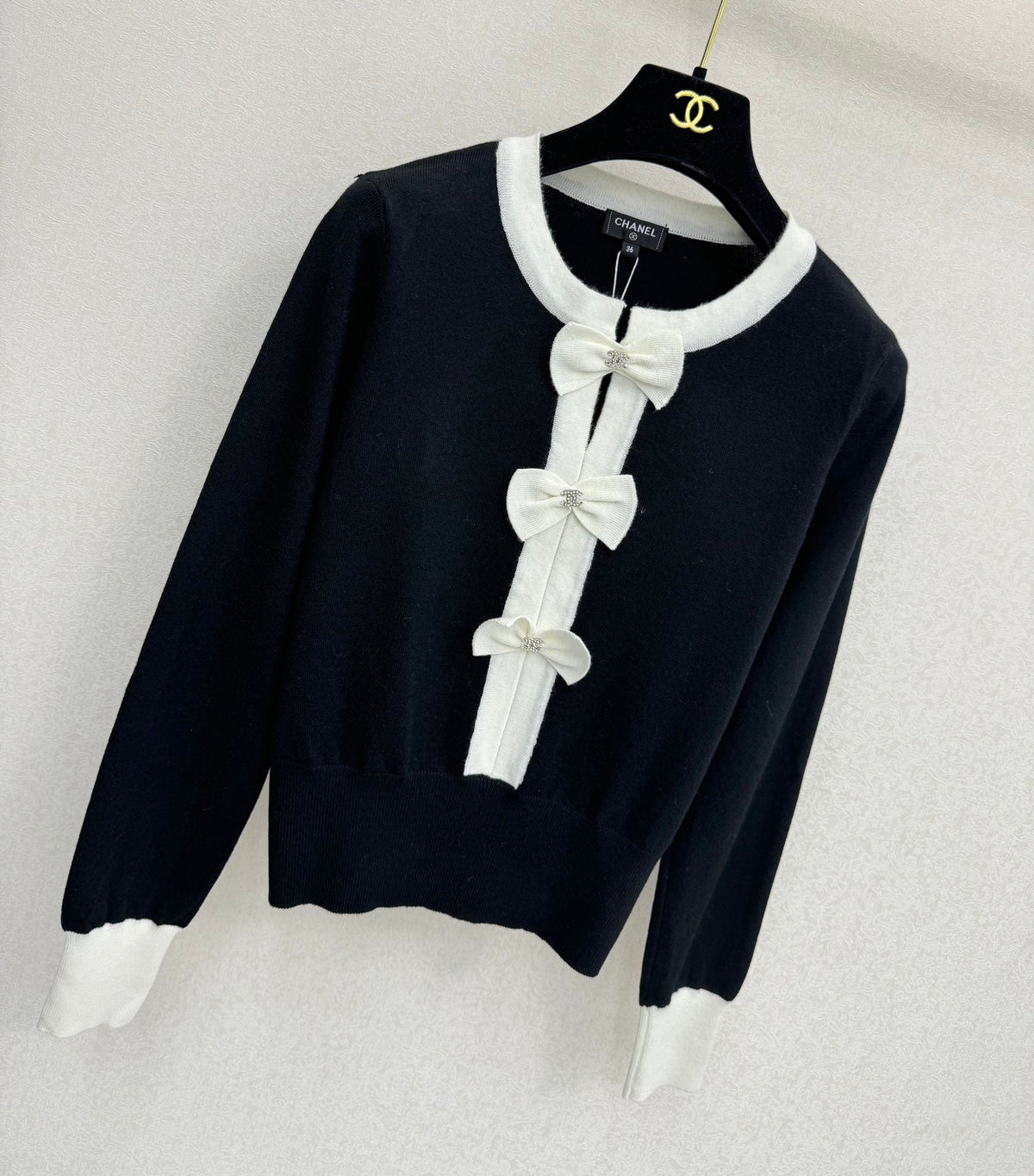 Chanel 2026 Bow Long-sleeved Sweater Black White Wool 424714