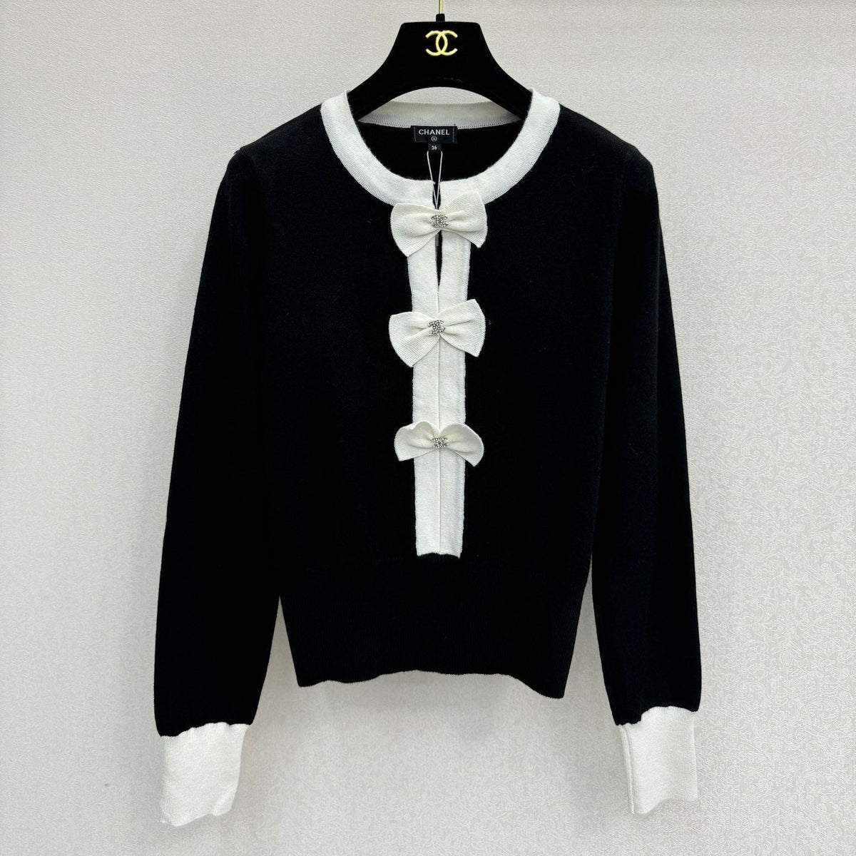 Chanel 2026 Bow Long-sleeved Sweater Black White Wool 424714