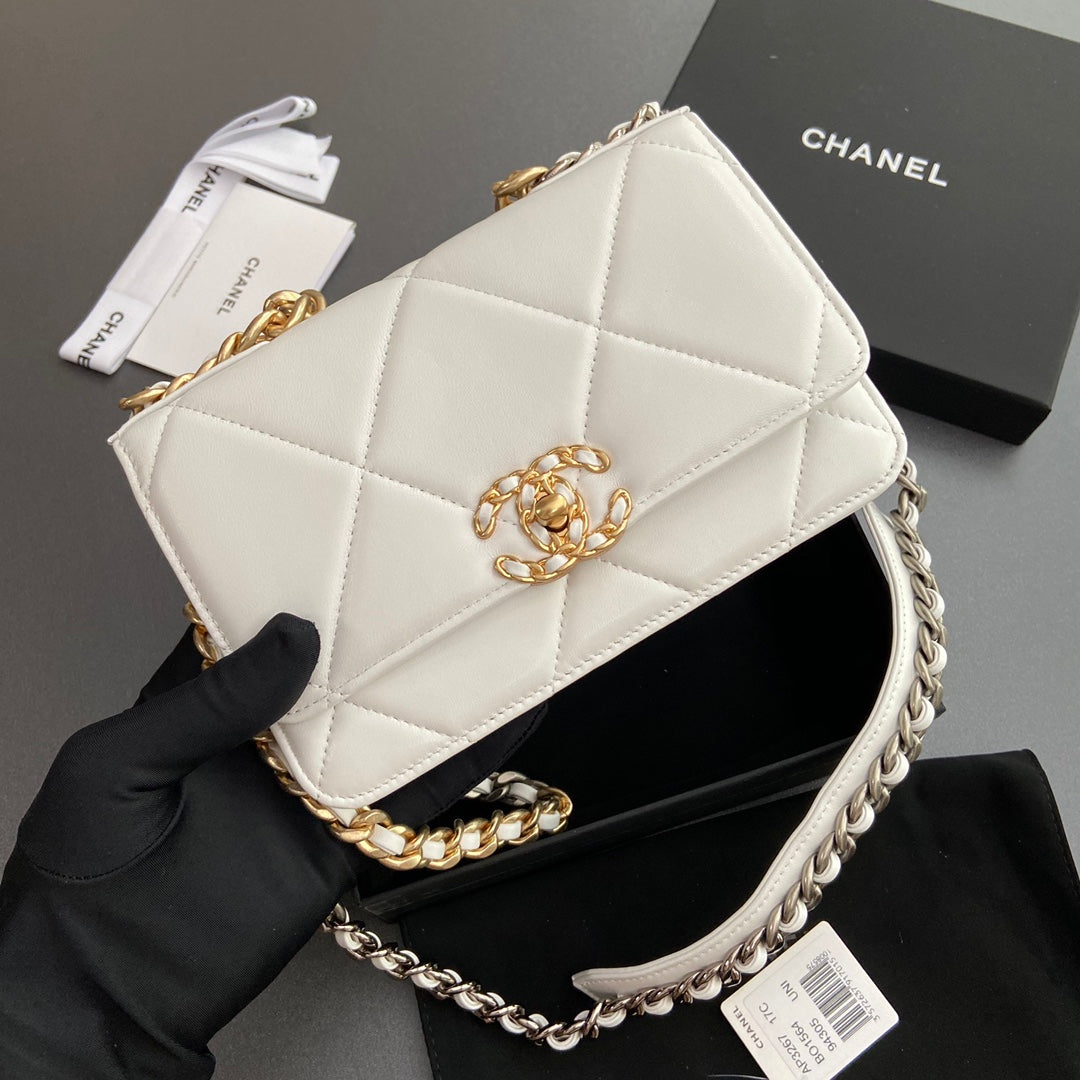 CC 19 Woc 19cm White Calfskin Gold Hardware
