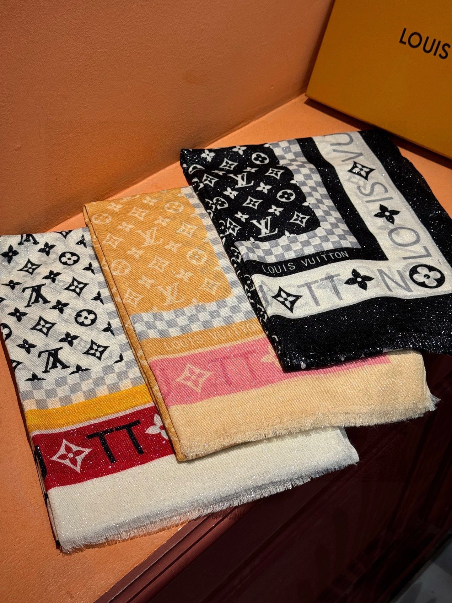 LV 25ss Scarf 200CM Yellow Pink Cashmere 293151