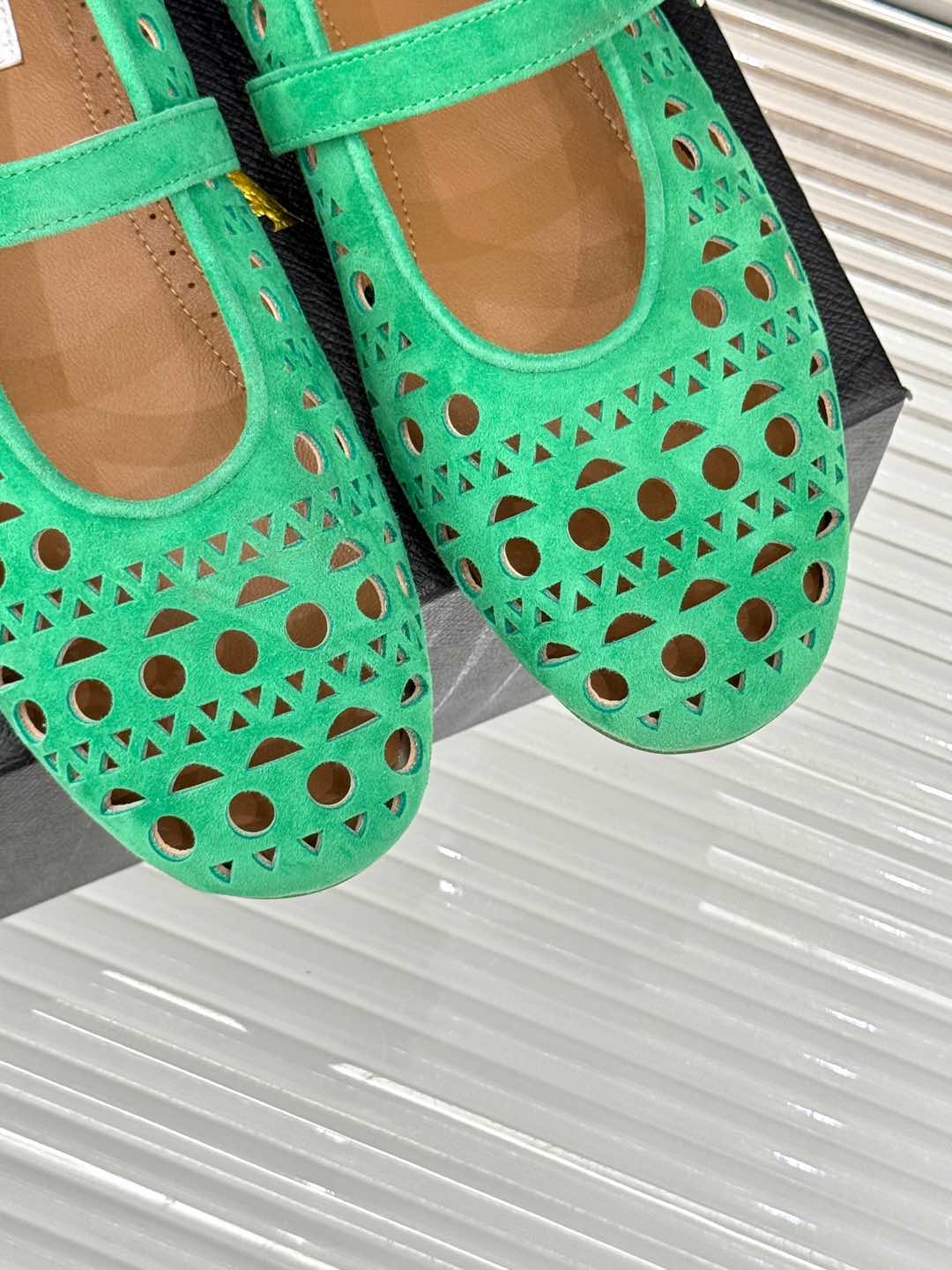 Alaia Women's Ballet Flat Shamrock Green Suede 293221