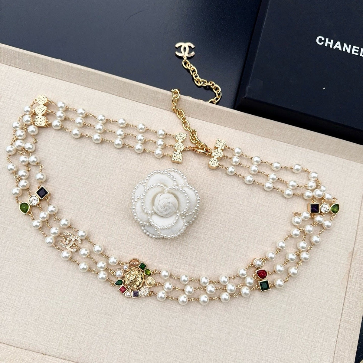 Chanel 2026 Pearl Choker Camellia Charm Belt 205839
