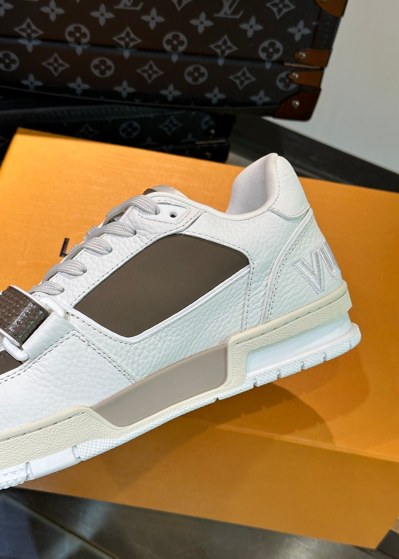 LV TRAINER SNEAKERS IN WHITE CALFSKIN AND MOCHA BROWN SUEDE