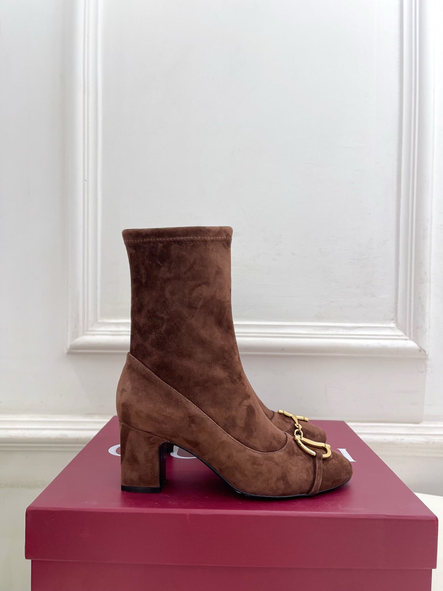 GG half-D chain buckle  ankle boots brown suede 536055